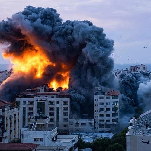 Gaza 300mila palestinesi tornati nel Nord della Striscia. Le 4 soldatesse Idf sono a Tel Aviv