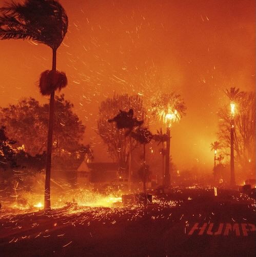 Los Angeles 180mila persone evacuate e almeno10 morti per gli incendi in California