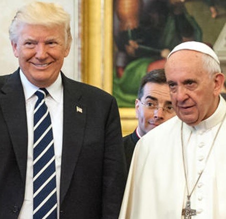 Trump prega per Papa Francesco